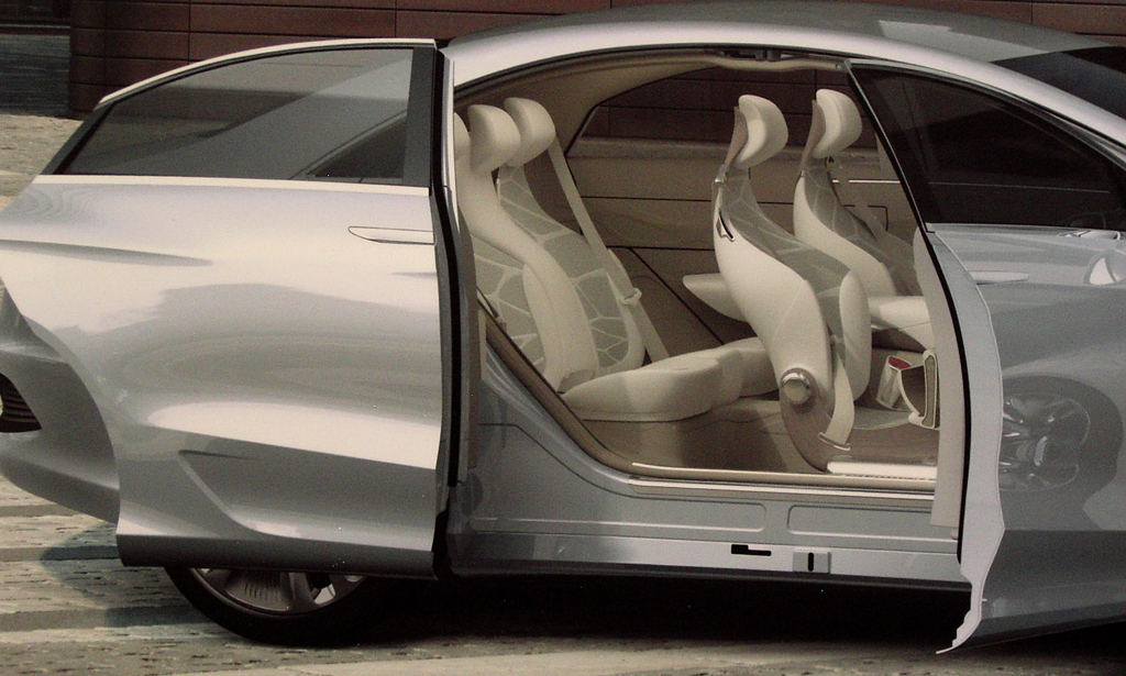 Mercedes F800 Style: Schwenkschiebetüren hinten. 