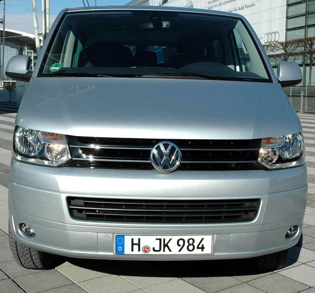 Mit 4Motion-Allrad: Caravelle-Frontansicht.
