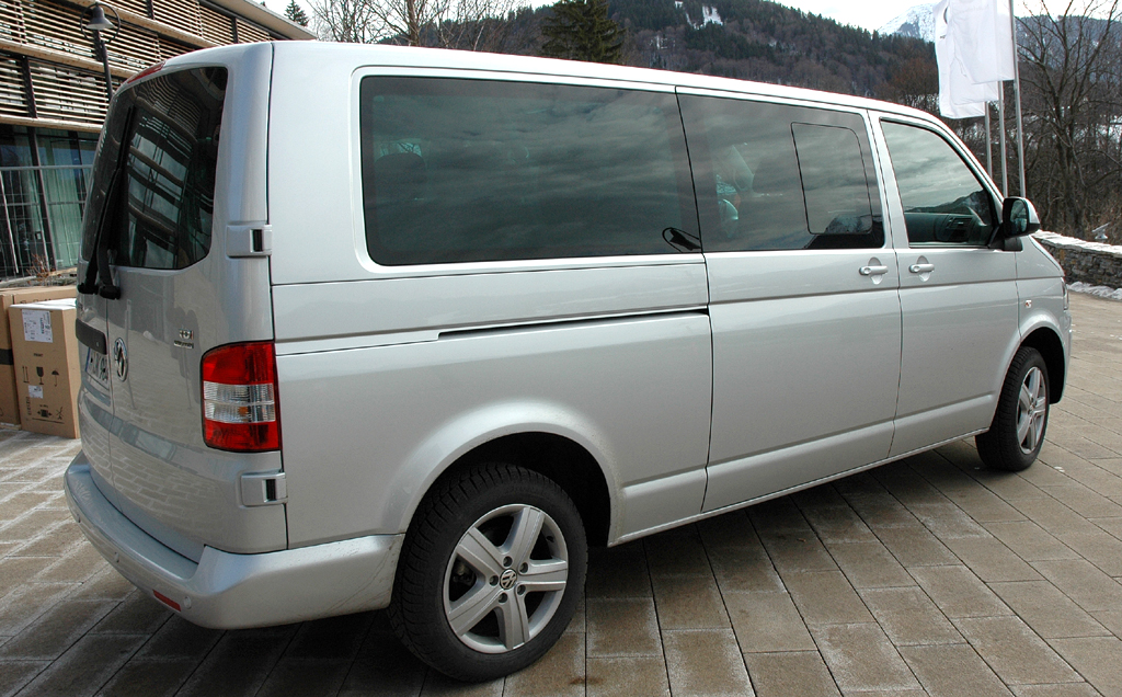Mit 4Motion-Allrad: Caravelle-Seitenansicht. 