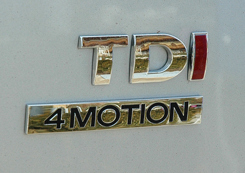 Mit 4Motion-Allrad: Hintere Leuchteinheit mit Schriftzug. 