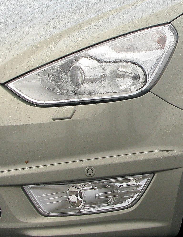 Moderne Scheinwerfer, die mitlenken, erhöhen zusätzlich die Sicherheit. 