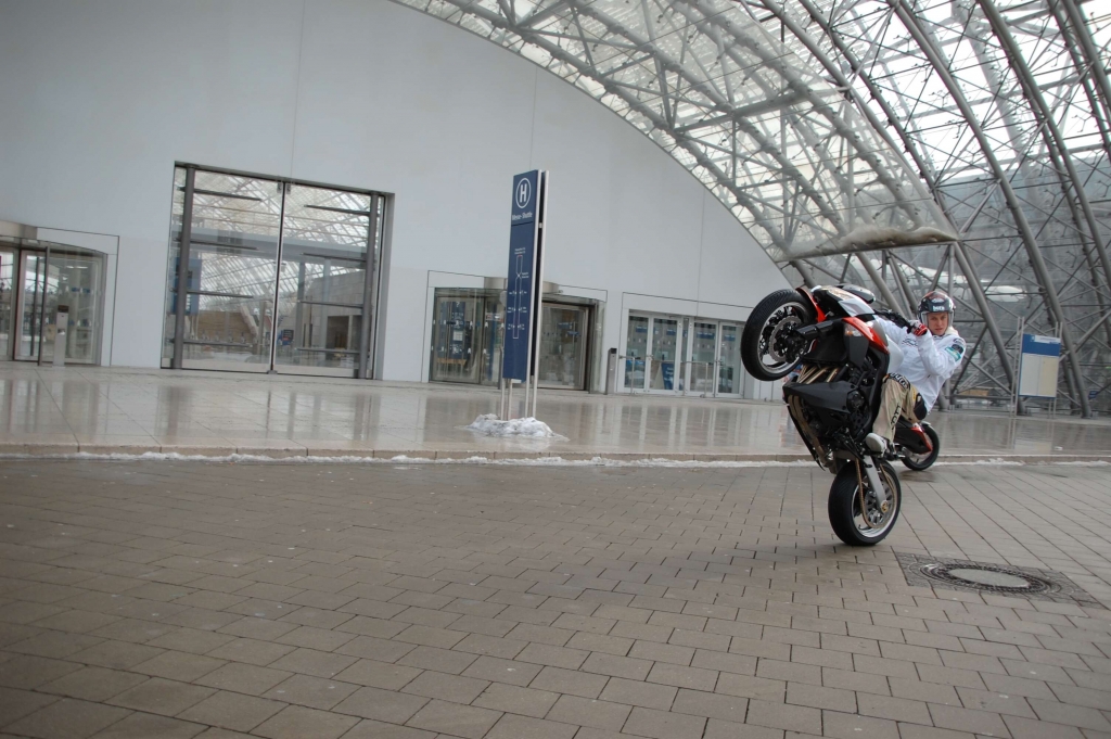 Motorrad Messe Leipzig 2010 ist eröffnet: Premierenfeuerwerk in sächsischer Biker-Metrople