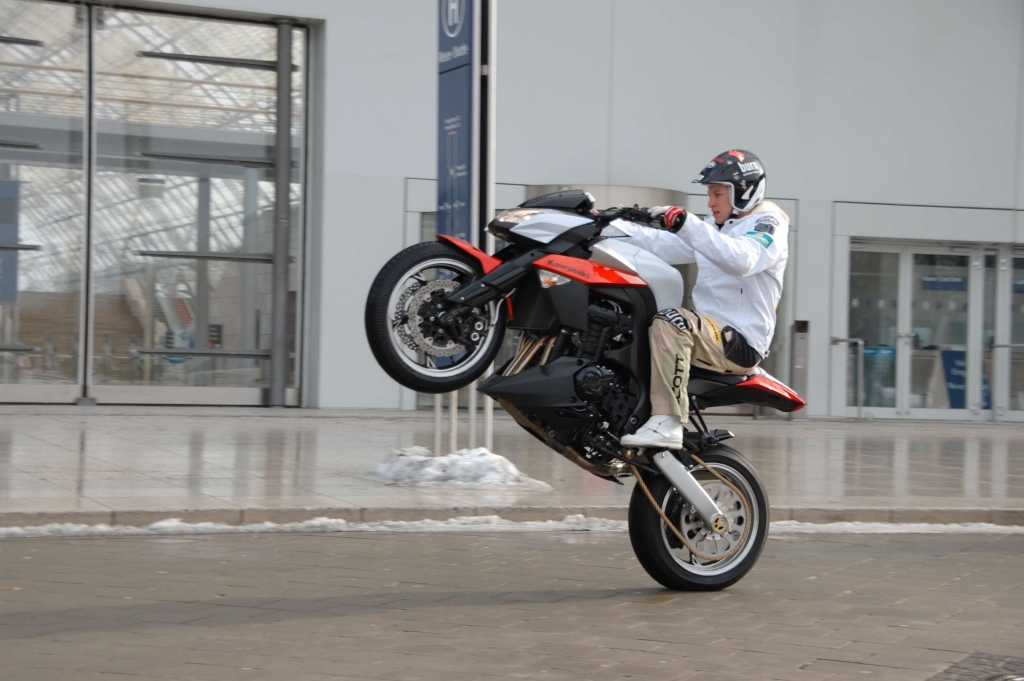 Motorrad Messe Leipzig 2010 ist eröffnet: Premierenfeuerwerk in sächsischer Biker-Metrople