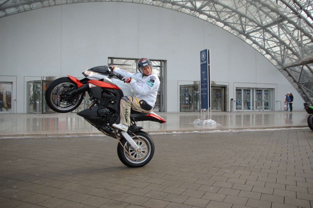 Motorrad Messe Leipzig 2010 ist eröffnet: Premierenfeuerwerk in sächsischer Biker-Metrople