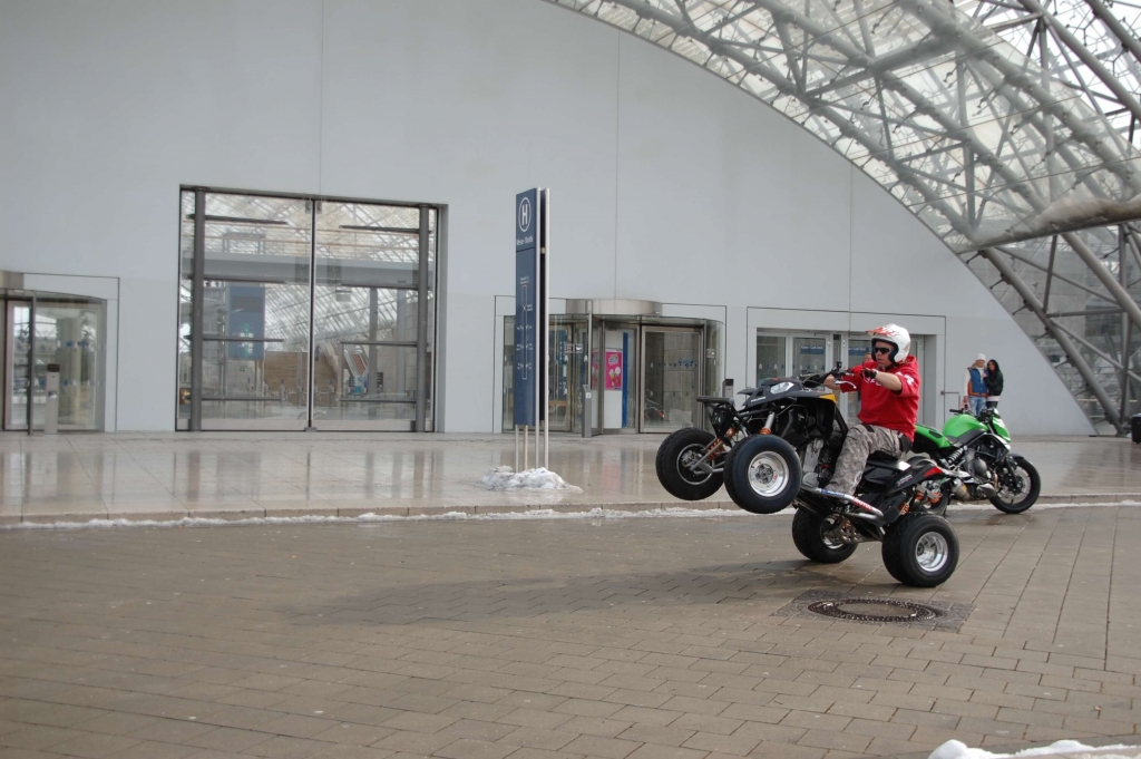 Motorrad Messe Leipzig 2010 ist eröffnet: Premierenfeuerwerk in sächsischer Biker-Metrople