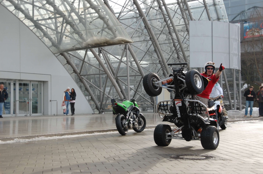 Motorrad Messe Leipzig 2010 ist eröffnet: Premierenfeuerwerk in sächsischer Biker-Metrople