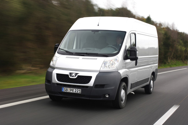 Peugeot mit neuem Euro-5 Diesel, acht Kastenwagenversionen und neuen Preisen für Boxer und Bipper