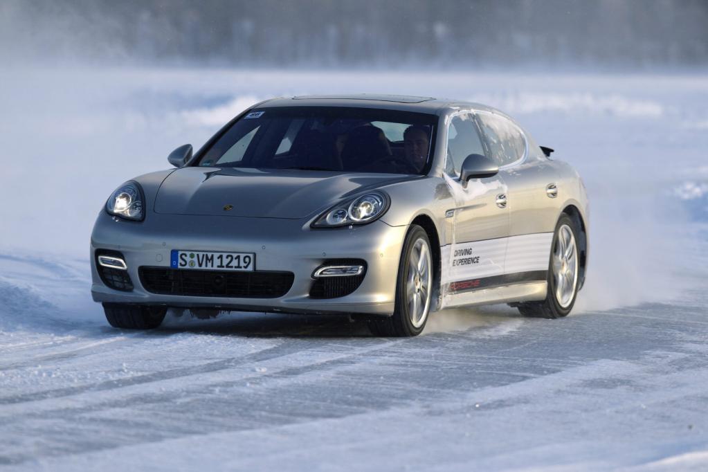 Porsche-Training im ewigen Eis 