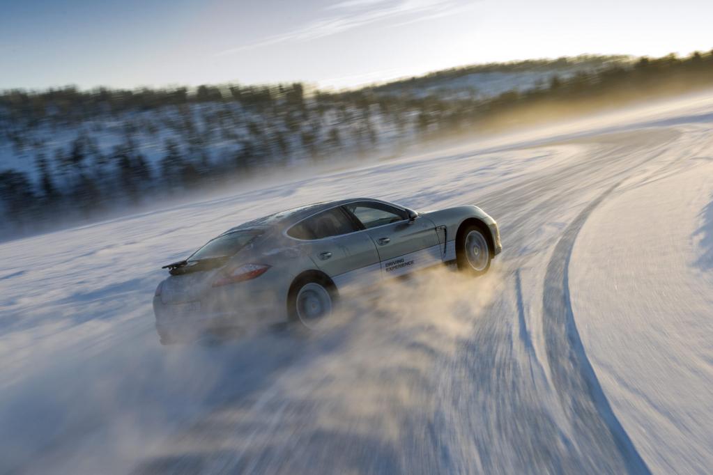 Porsche-Training im ewigen Eis 