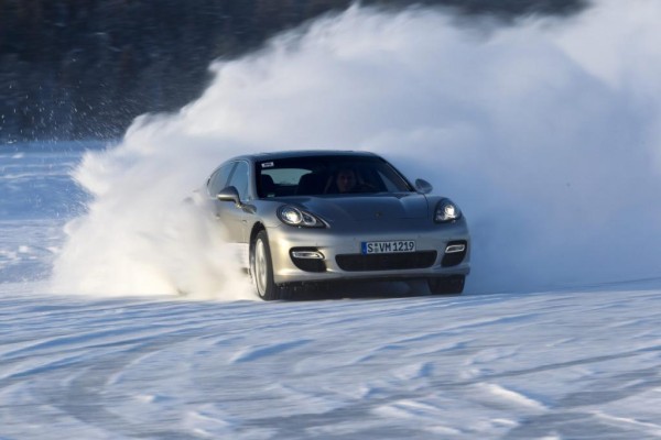 Porsche-Training im ewigen Eis 
