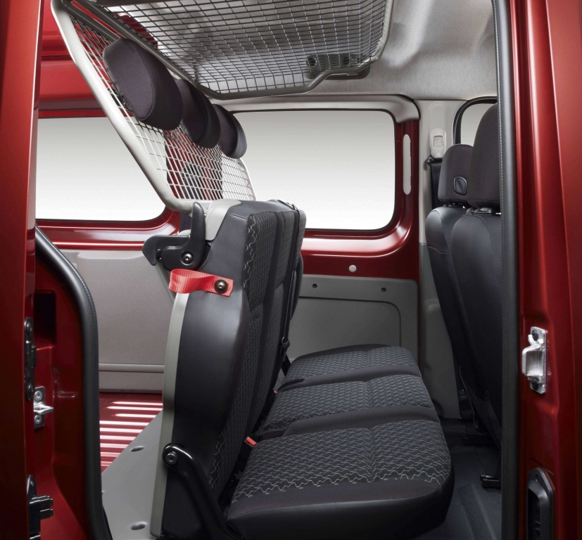 Renault erweitert mit Kangoo Rapid und Traffic Nutzfahrzeugangebot