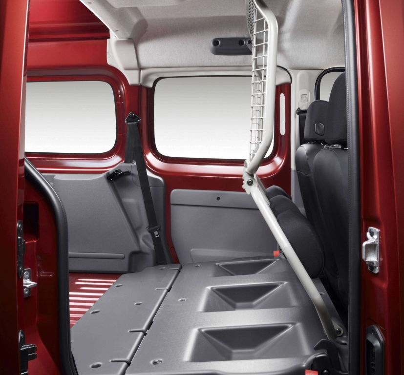 Renault erweitert mit Kangoo Rapid und Traffic Nutzfahrzeugangebot