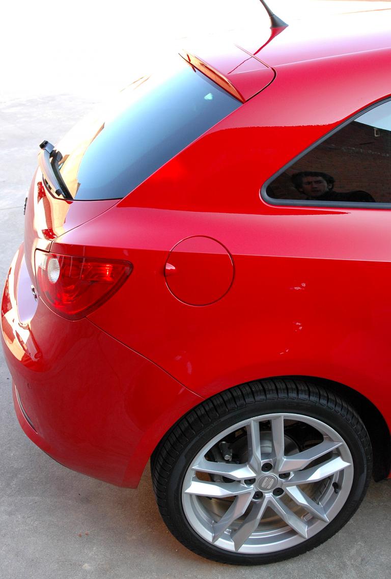 Seat Ibiza FR Diesel: Heck-/Seitenansicht. 