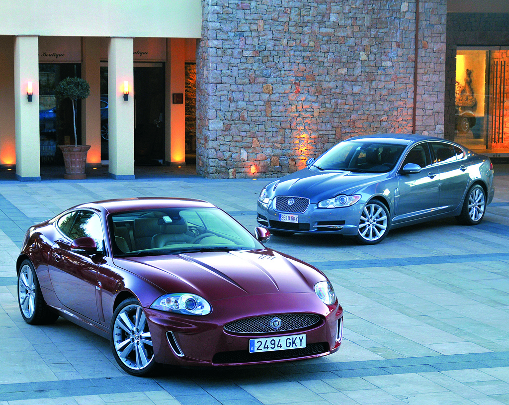 Sportliche Eleganz kennzeichnet die Jaguar-Modelle, hier XK und XF. 