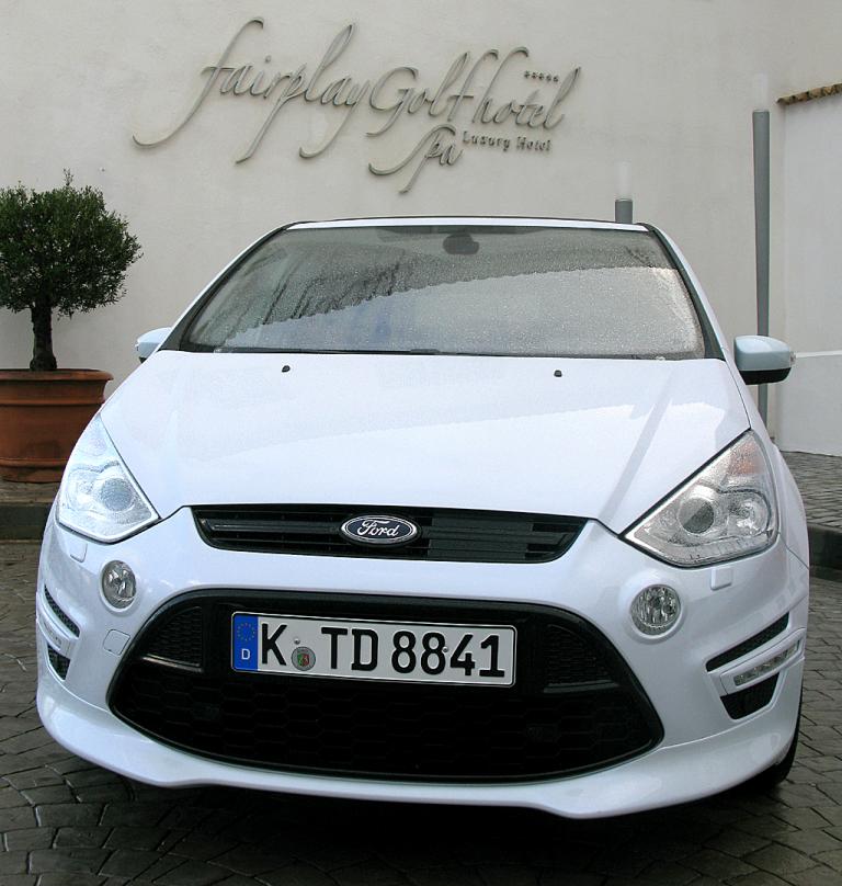 Teilt sich mit dem Galaxy-Siebensitzer die Plattform: Fords sportlicher S-Max-Fünsitzer. 