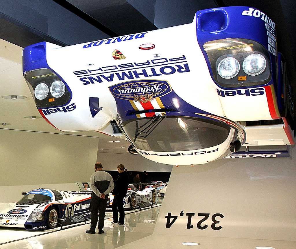 Theoretisch könnte der Tempo 321,4 schnelle 956 an der Decke fahren. 