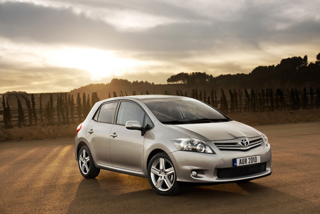 Toyota hat Auris überarbeitet: Einführung im März, für Herbst Vollhybrid vorgesehen