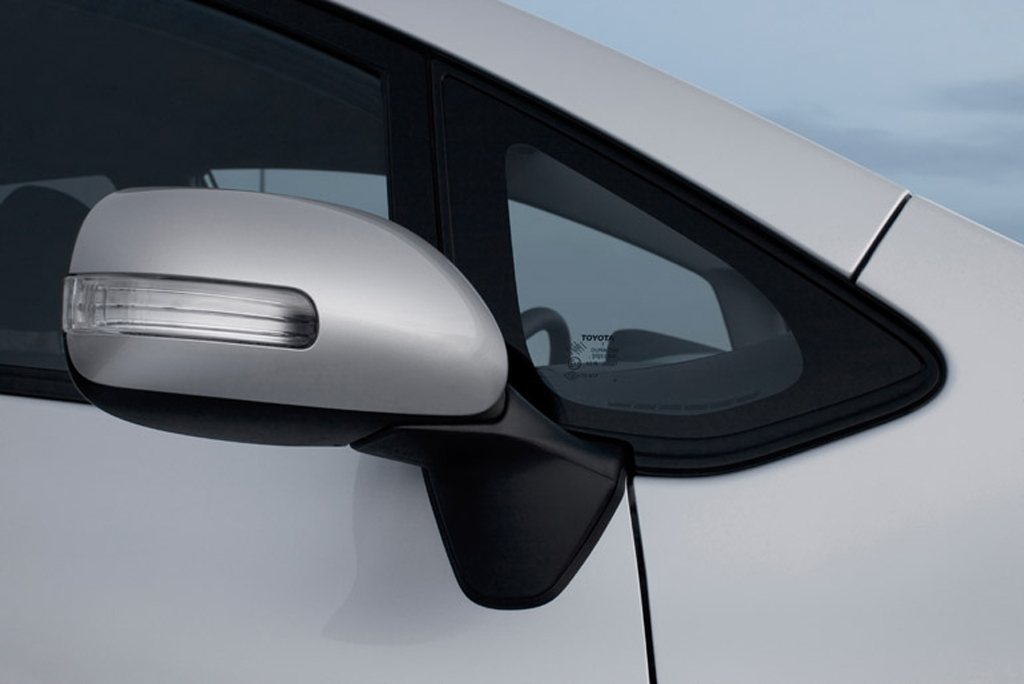 Toyotas neuer Auris: Außenspiegel-Detailaufnahme.