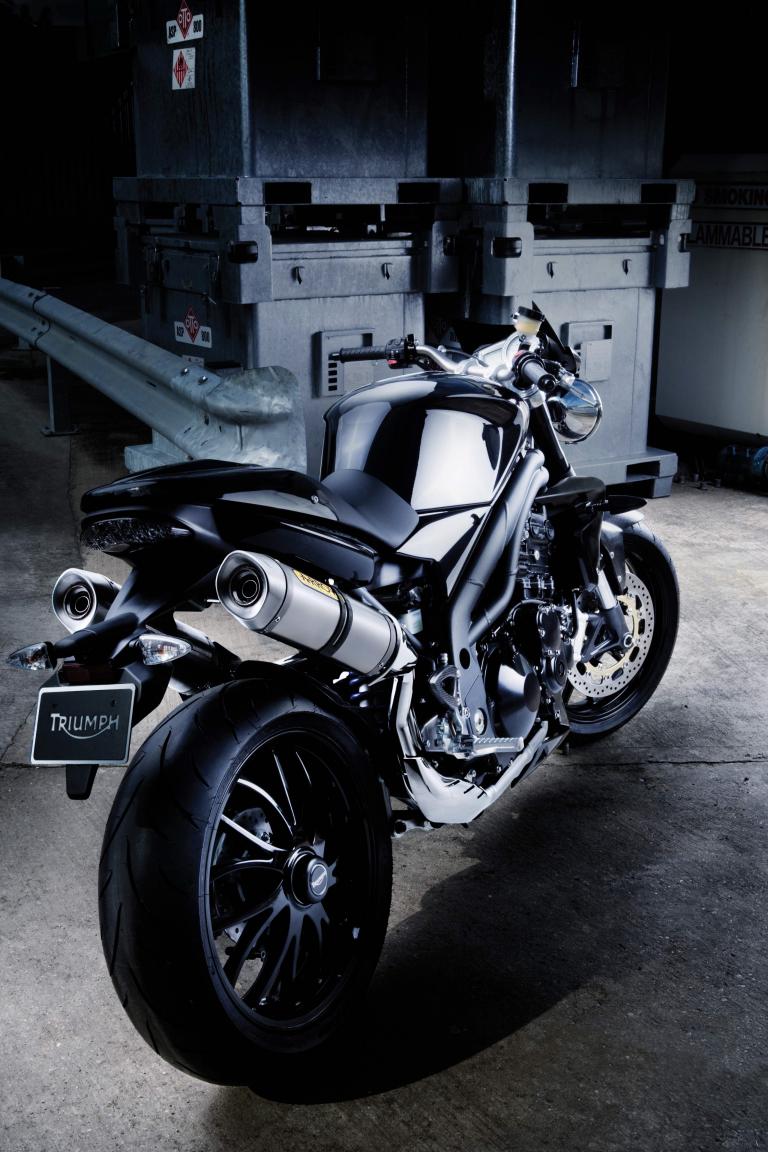 Triumph Speed Triple mit Arrow-Auspuff.