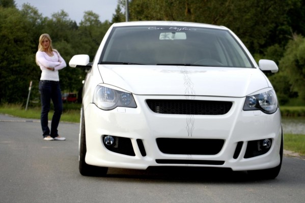 Tuningprojekt Polo 9N3: Exklusiver Polo mit Kaiserlilien und maßgeschneiderten Details