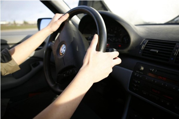 Umfrage: Internetanschluss im Auto überflüssig 