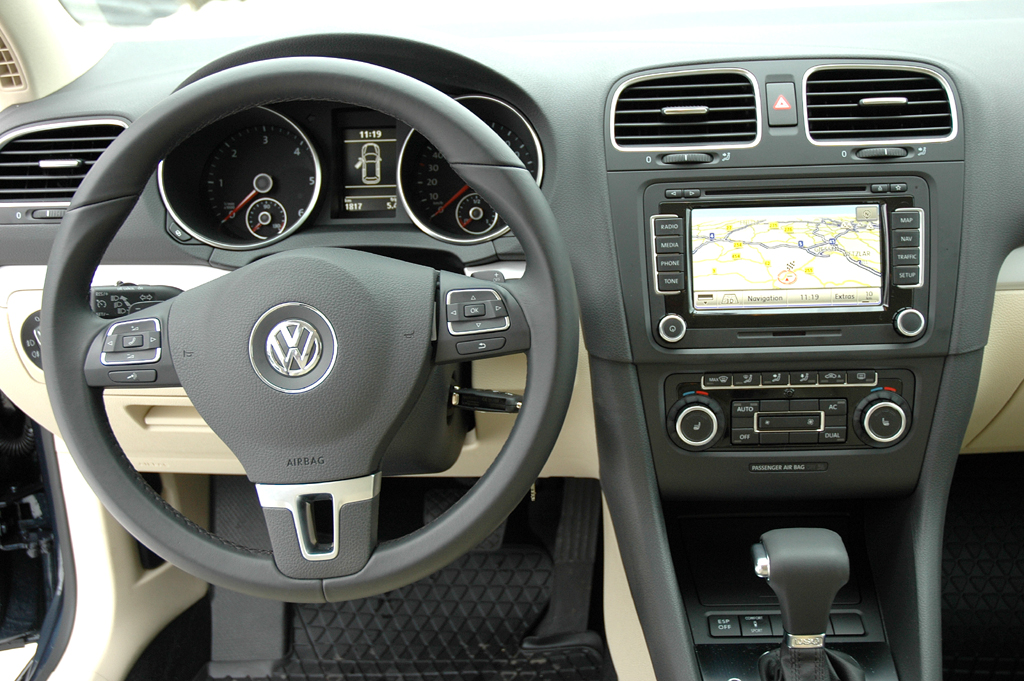 VW Golf: Blick ins Cockpit. 