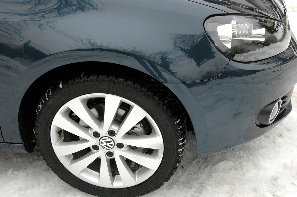 VW Golf: Radansicht mit vorderer Leuchteinheit. 