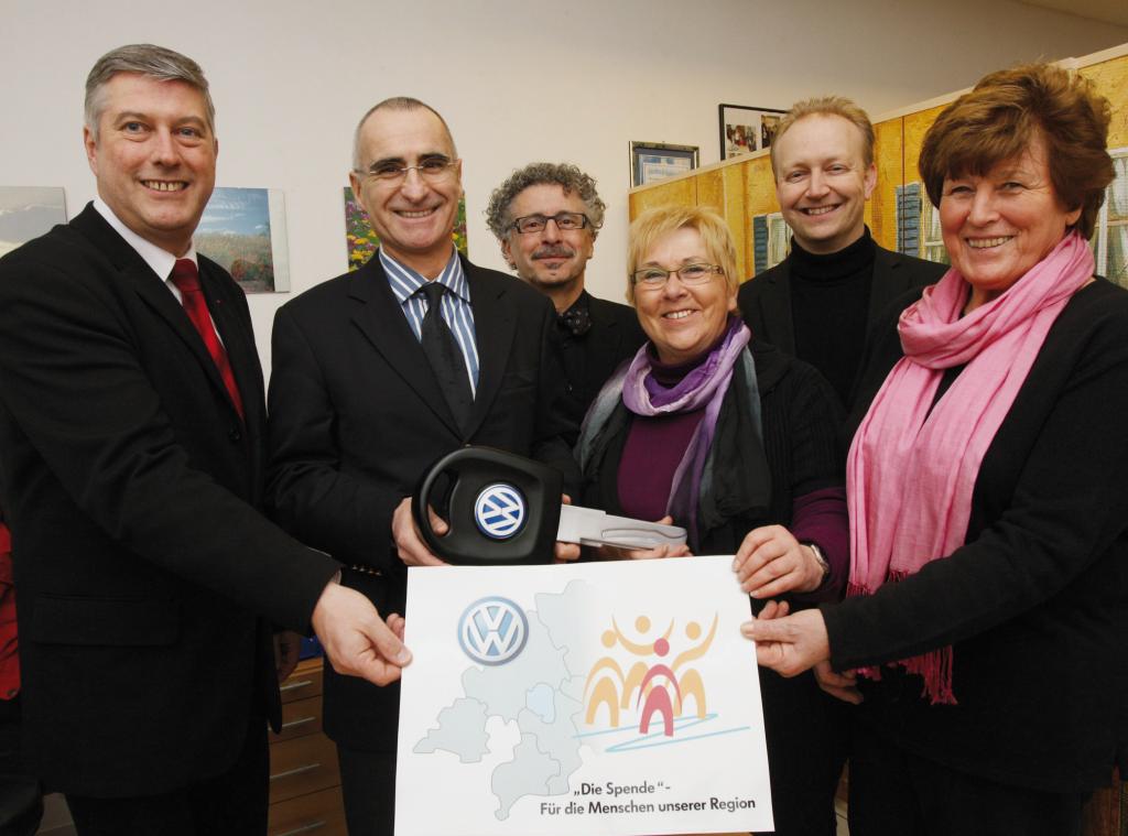 VW-Mitarbeiter in Wolfsburg sammelten 2009 insgesamt 335 000 Euro
