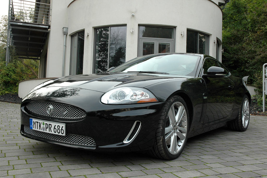 Very british: Der XKR ist ein Sportwagen auf höchstem Niveau. 
