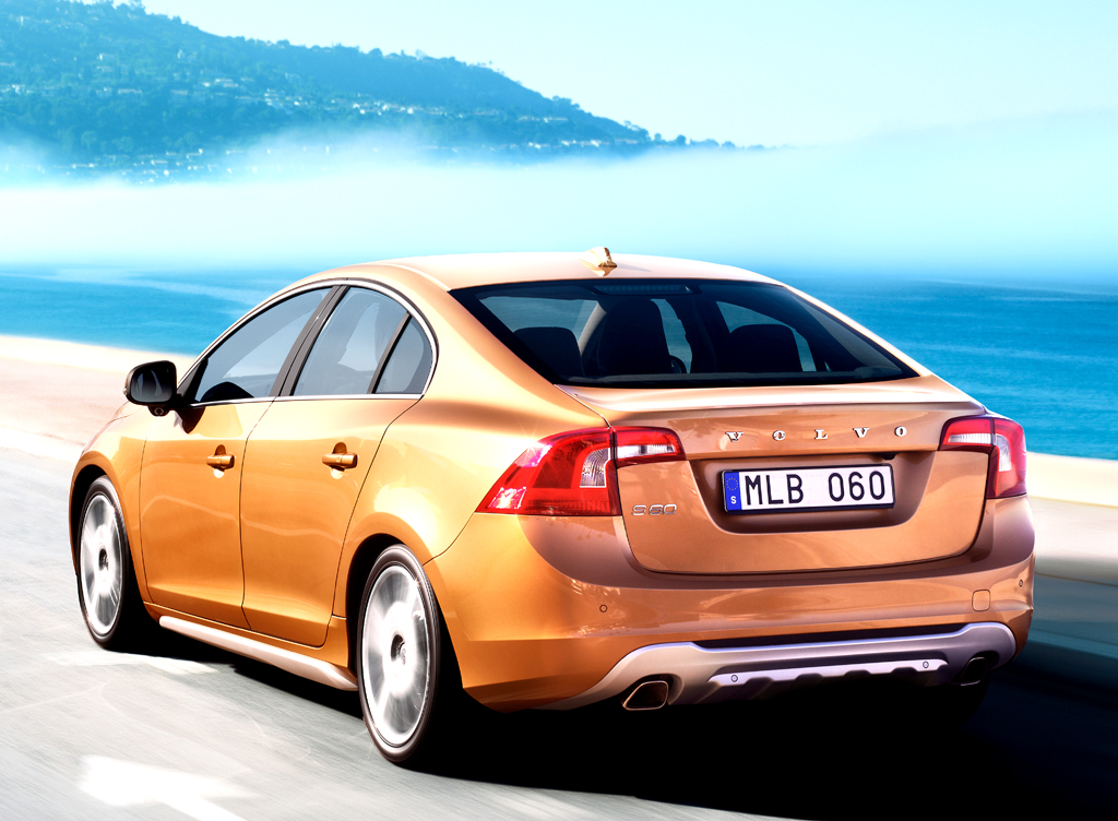 Volvo S60: Auch das Heck ist kraftvoll gestaltet. 