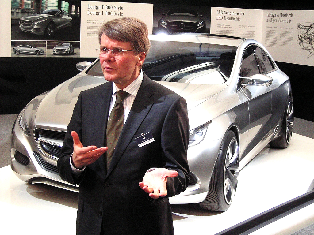 Zukunftsforschung als Innovationsmotor mit Dreiliter-Mercedes in der Luxusklasse