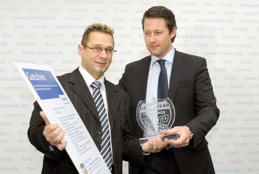 v.l.Walter Stütz Highway Hero 2009 und Dr.Andreas Scheuer parlamentarischer Staatssekretär beim Verkehrsminister.