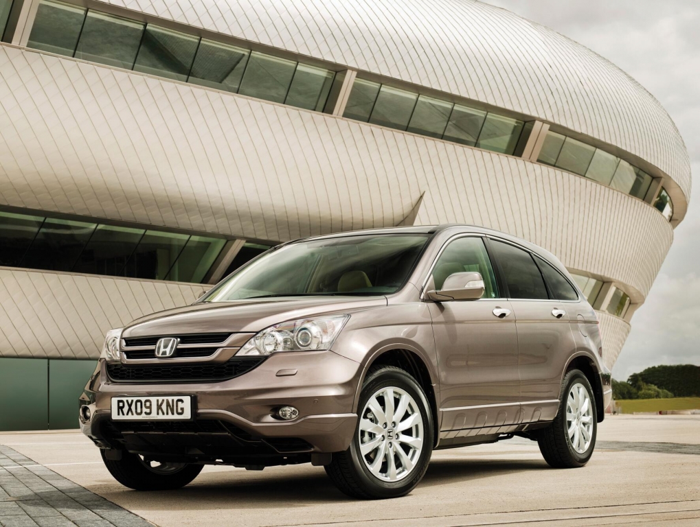 AMI 2010 Leipzig: Honda präsentiert CR-Z Hybrid-Sportcoupé, überarbeiteten CR-V und Motorräder