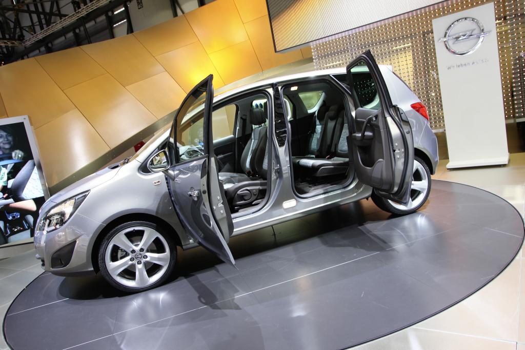 AMI 2010: Opel zeigt zwei Deutschlandpremieren