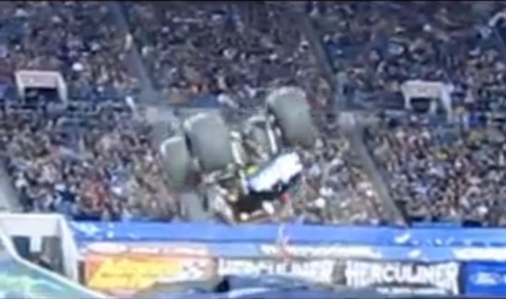 Akrobatik mit Monstertruck