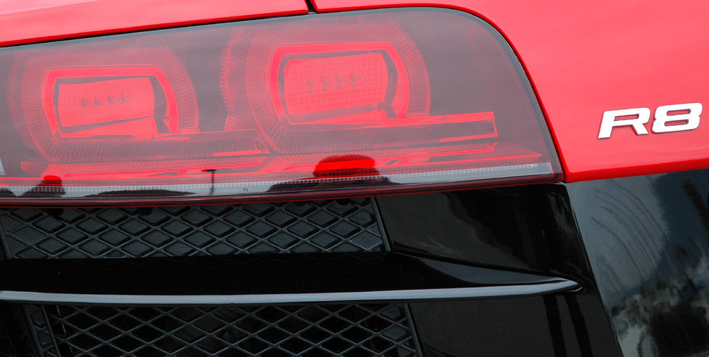 Audis neuer R8 Spyder: Hintere Leuchteinheit mit R8-Schriftzug. 