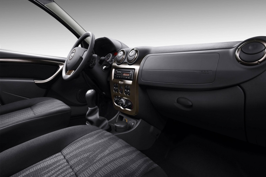Auto Mobil International 2010: Dacia Duster feiert Deutschlandpremiere auf der AMI in Leipzig