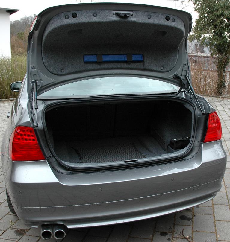 BMW 3er Allrad: Bei geöffneter Kofferraumklappe. 