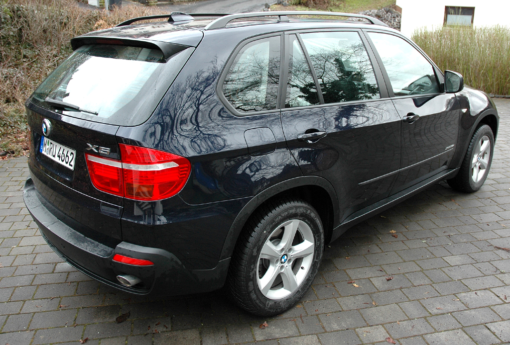 BMW X5: Heck-/Seitenansicht.