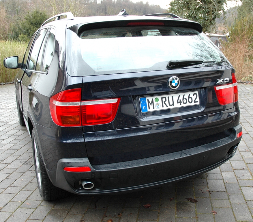 BMW X5: Heckansicht.