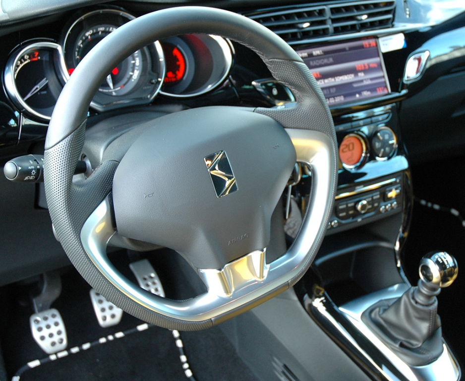 Blick ins Cockpit.