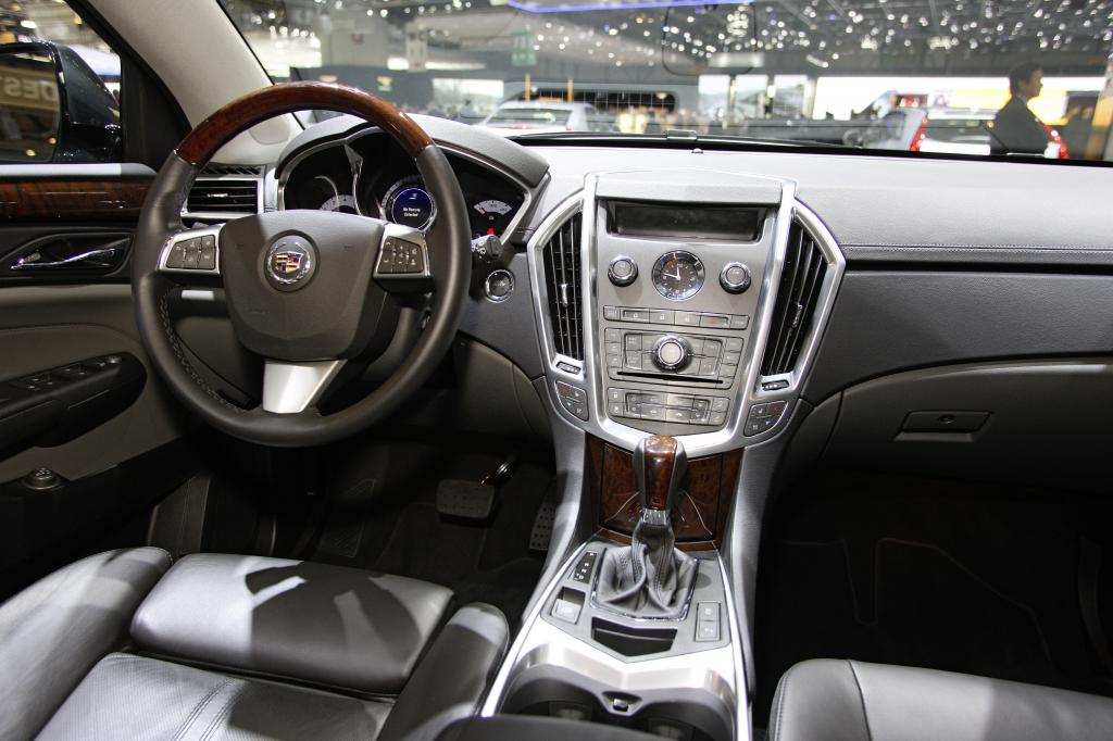 Cadillac SRX.