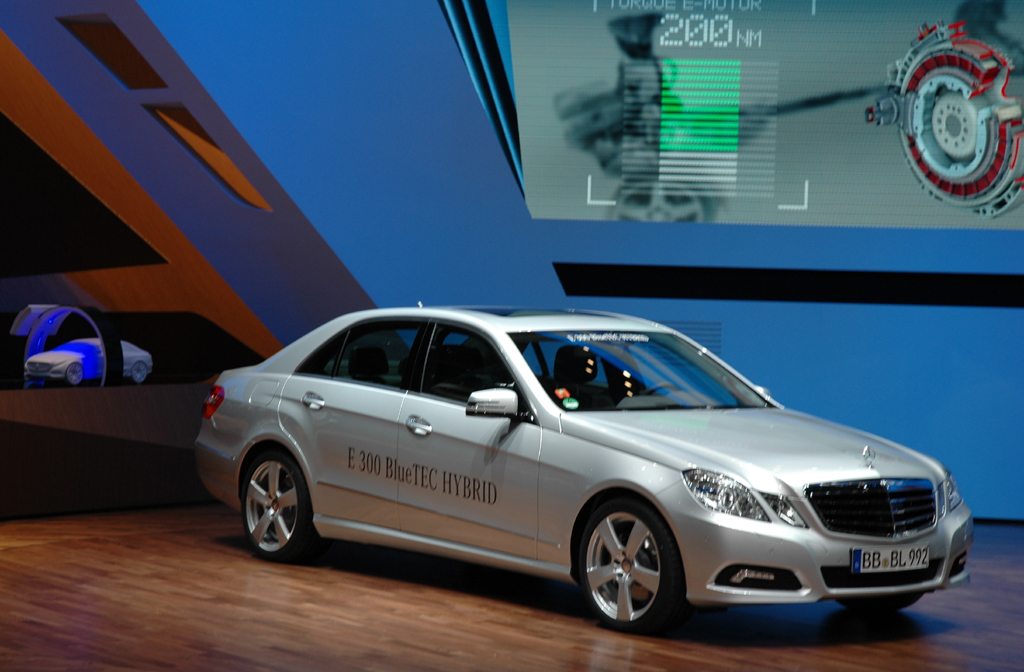 Der erste Dieselhybrid von Mercedes startet 2011.