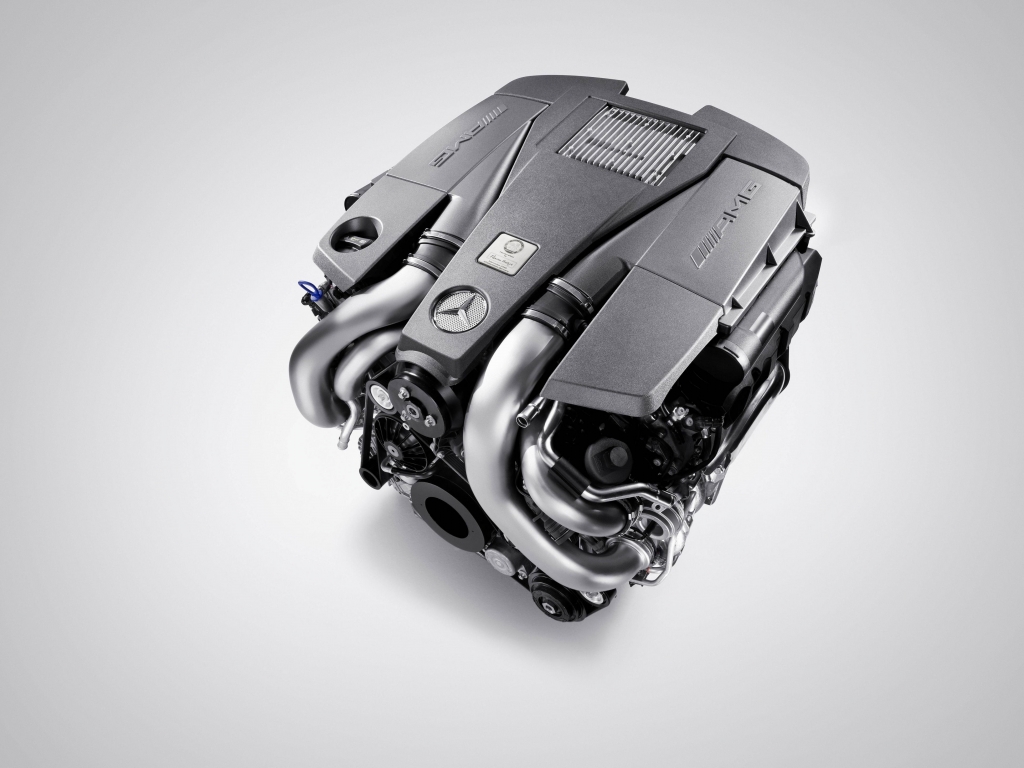 Der neue 5,5-Liter V8-Biturbo leistet 544 PS (400 kW) oder im AMG Performance Package 571 PS (420 kW).