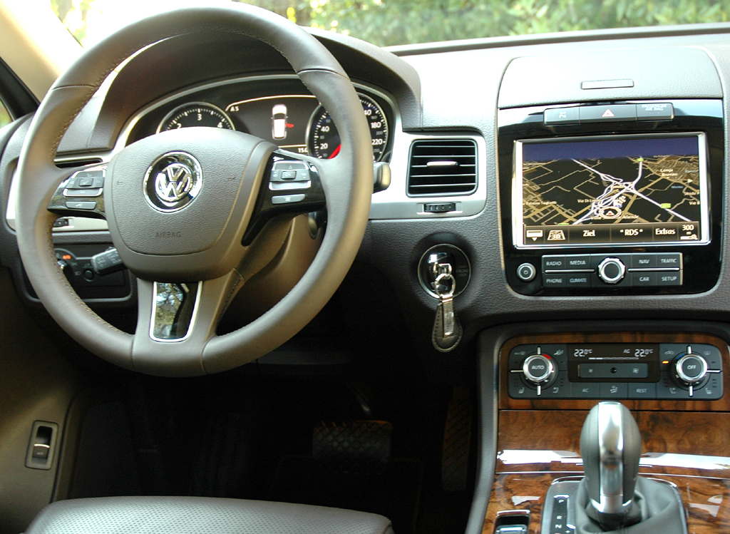 Der neue VW-Touareg: Blick ins Cockpit. 