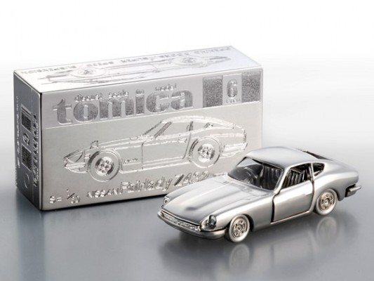 Ein Luxusspielzeug - der Tomica Nissan Fairlady 432 aus Platin