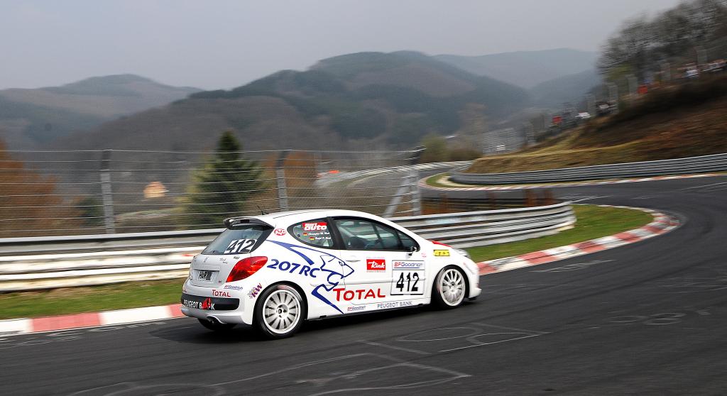 Fünf Peugeot 207 RC 