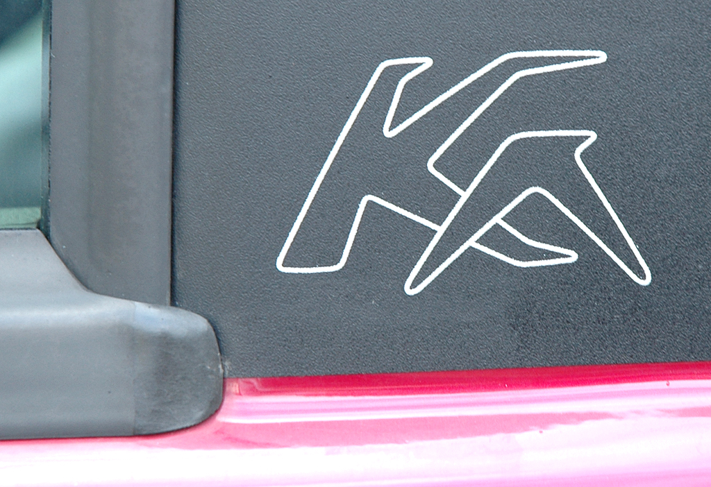 Ford Ka: Ka-Logo auf der B-Säule