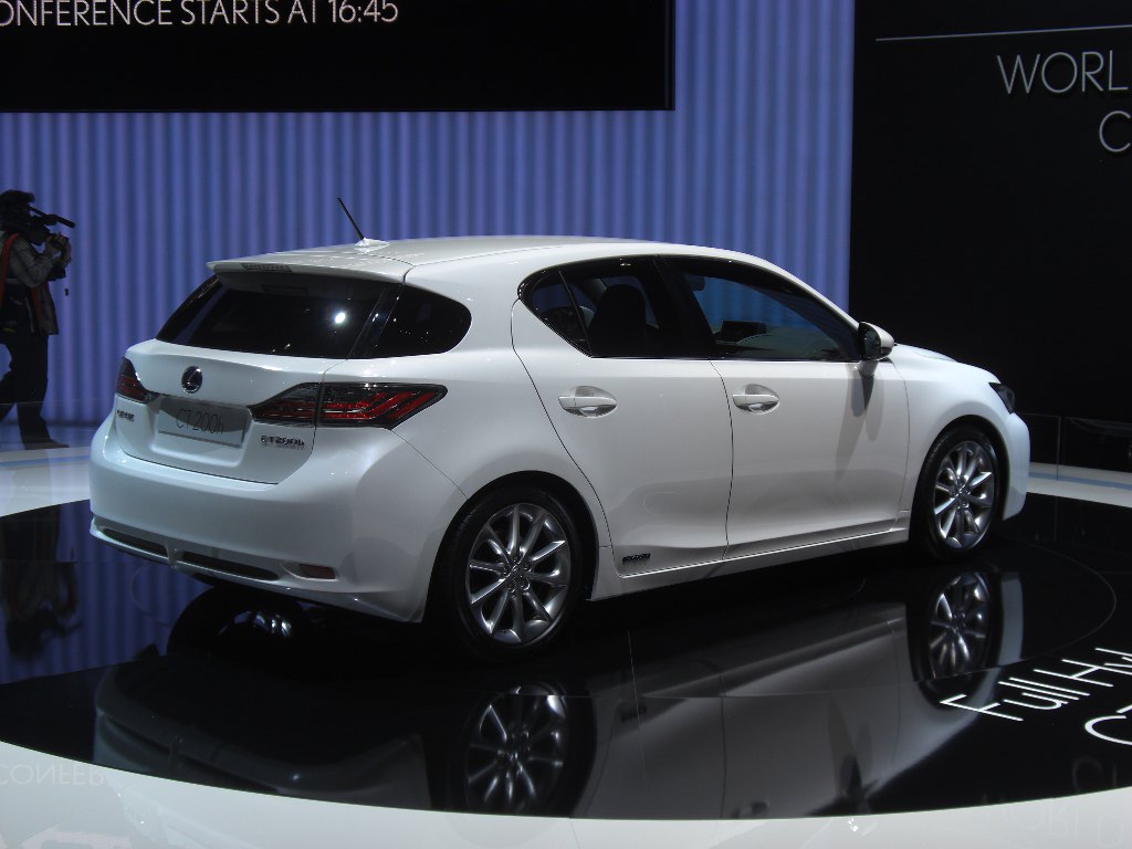 Genf 2010 Alternative Antriebe: Lexus CT 200 h, Porsche 911 GT3 R Hybrid, Toyota Auris Hybrid