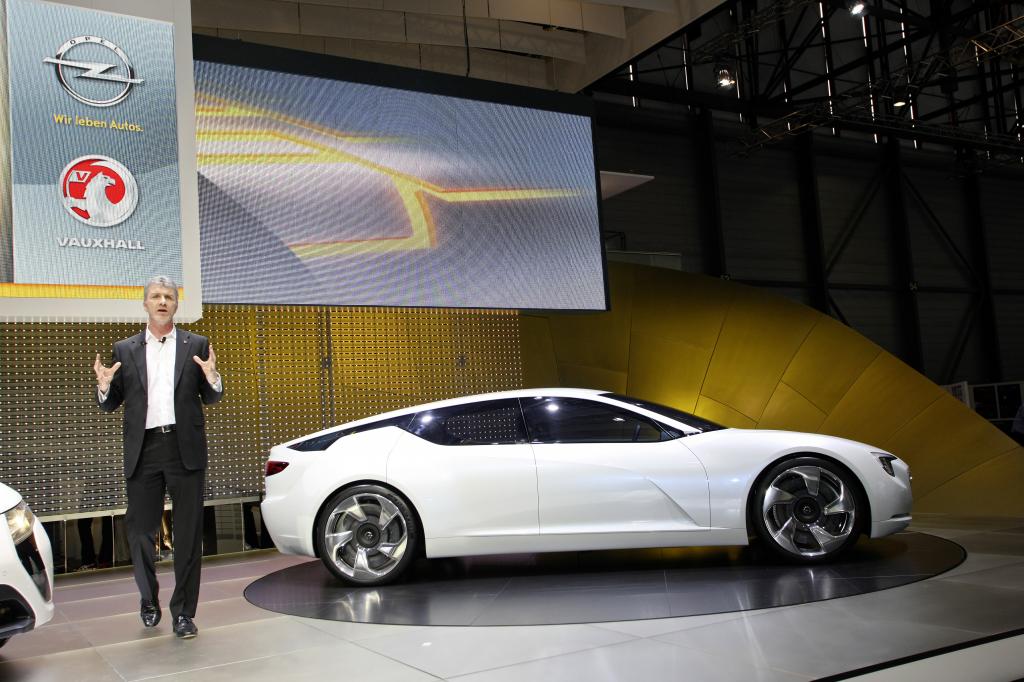 Genf 2010: Der Opel Flextreme GT/E trotzt dem Wind